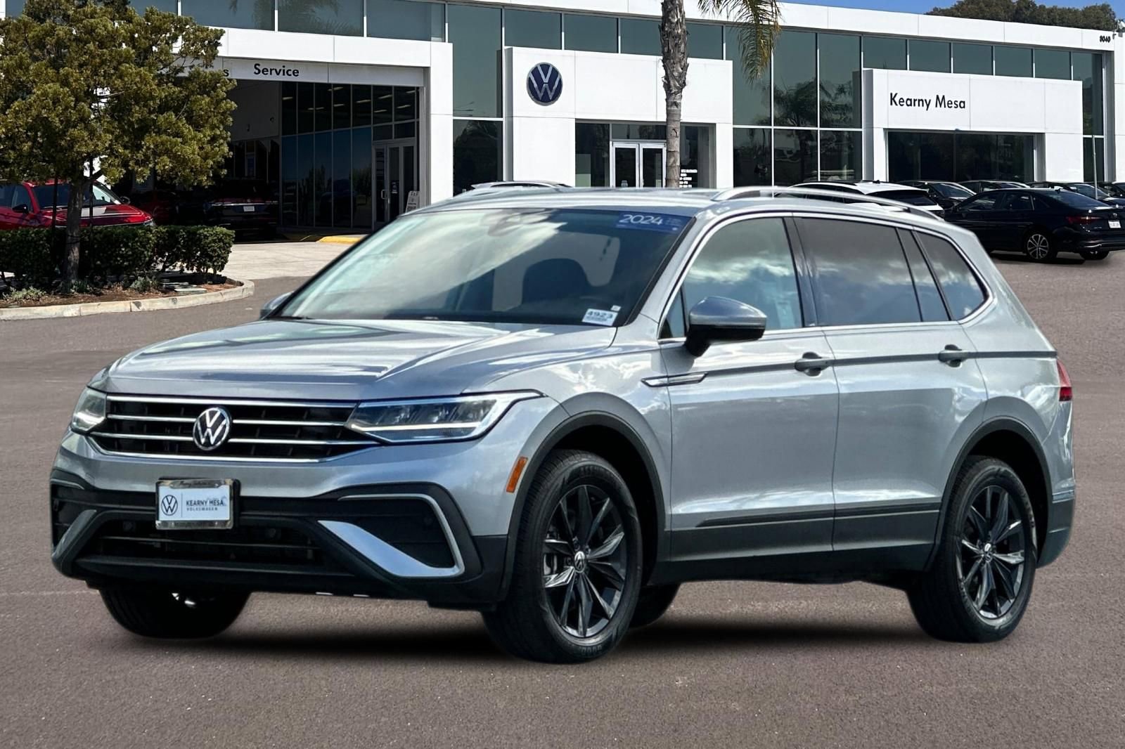 Used 2024 Volkswagen Tiguan SE FWD image 8