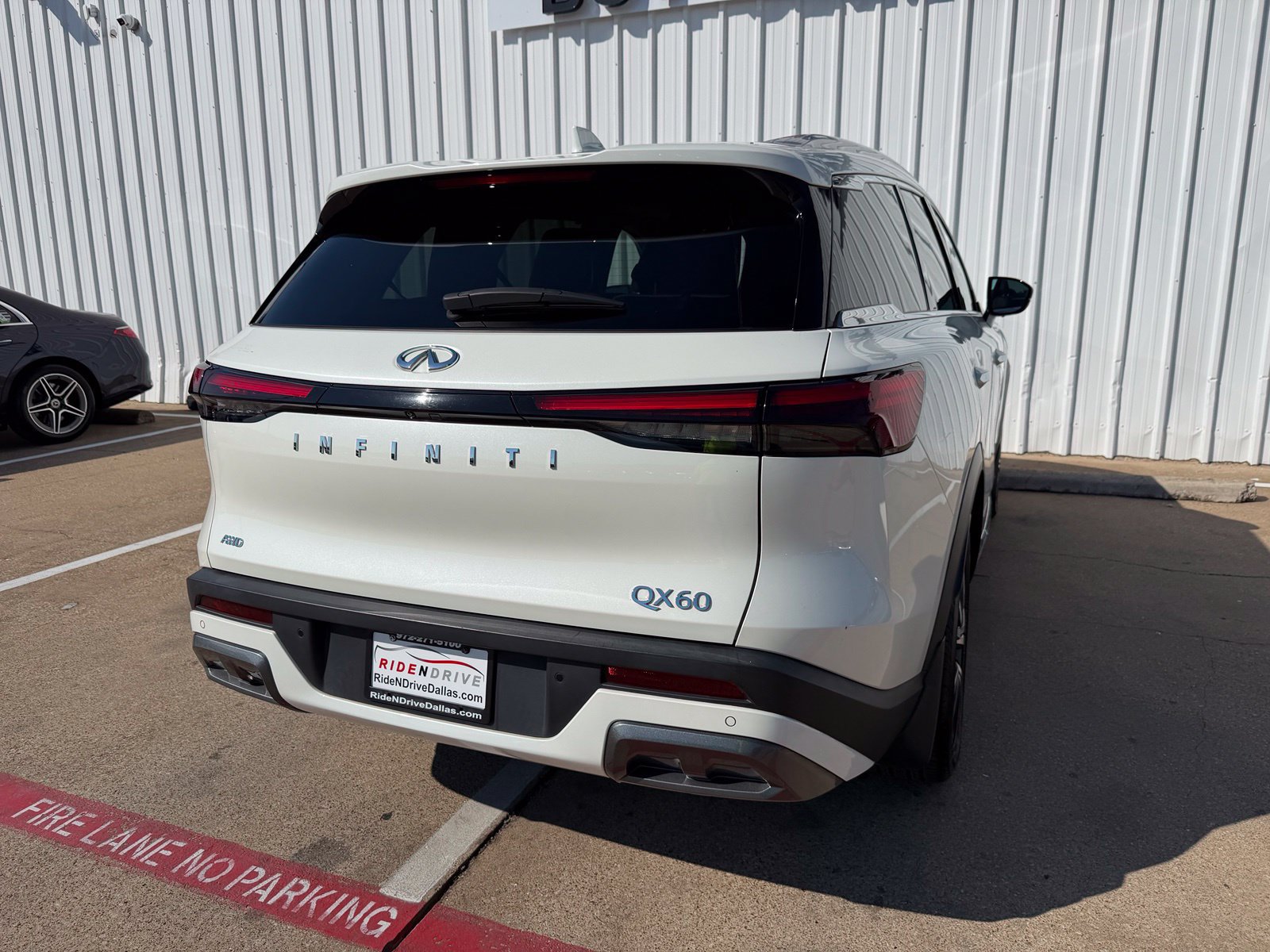Used 2023 INFINITI QX60 Sensory AWD/4WD image 7