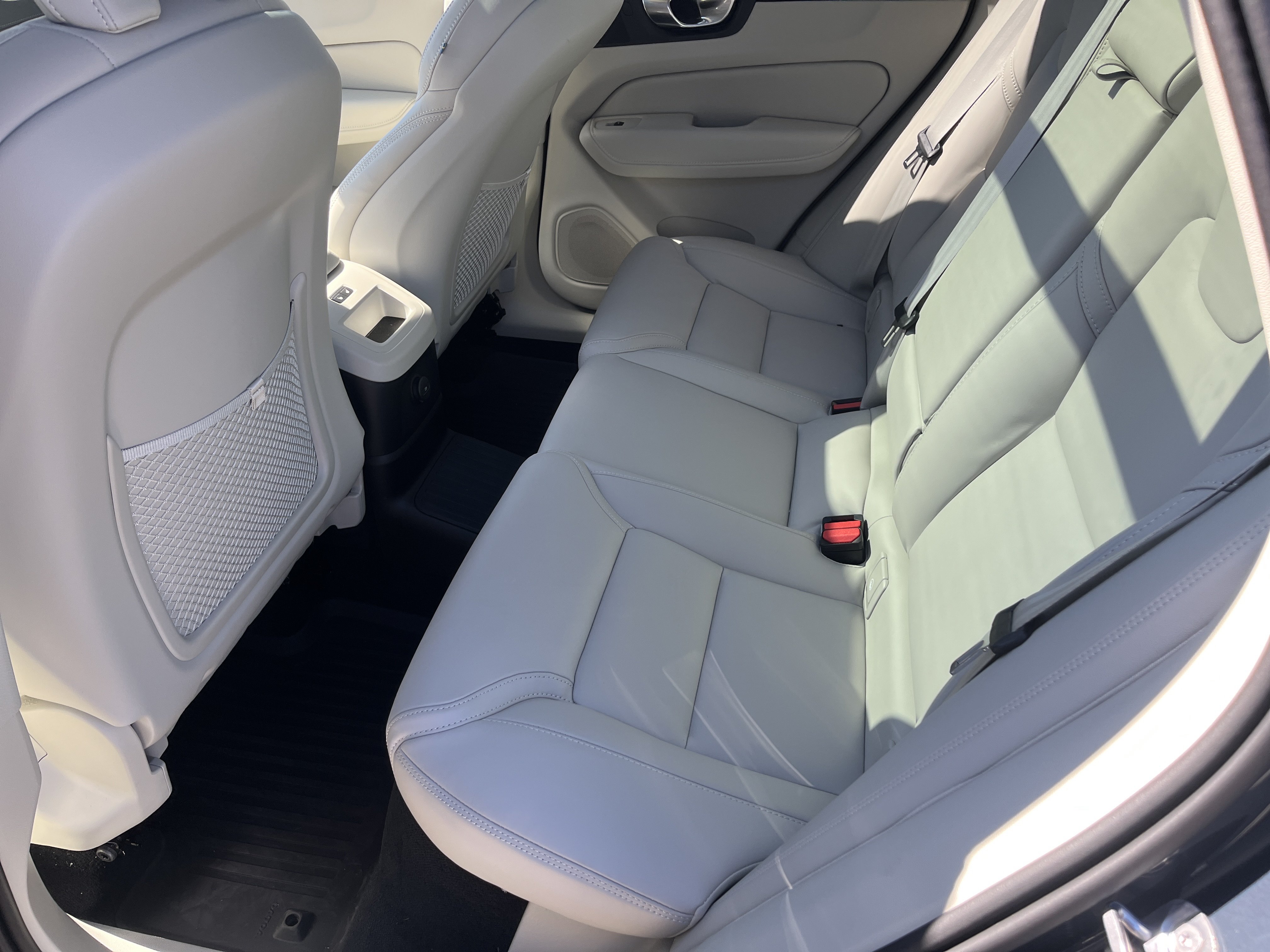 New 2026 Volvo XC60 T8 Ultra w/ Protection Package Premier AWD/4WD image 9