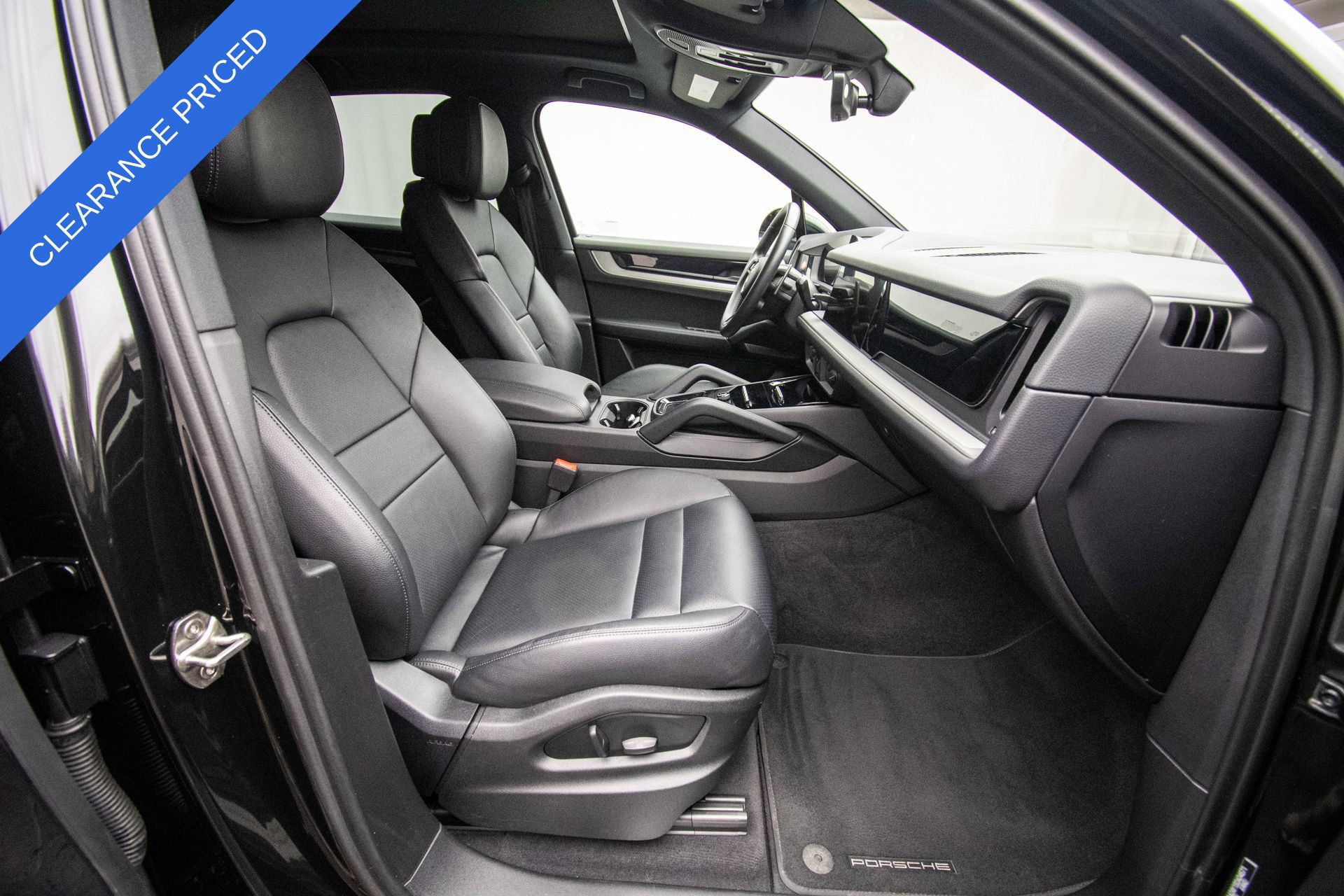 Used 2025 Porsche Cayenne AWD/4WD image 15