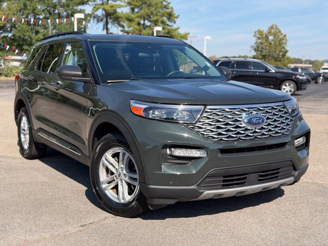 Used 2023 Ford Explorer XLT w/ Equipment Group 202A AWD/4WD image 2