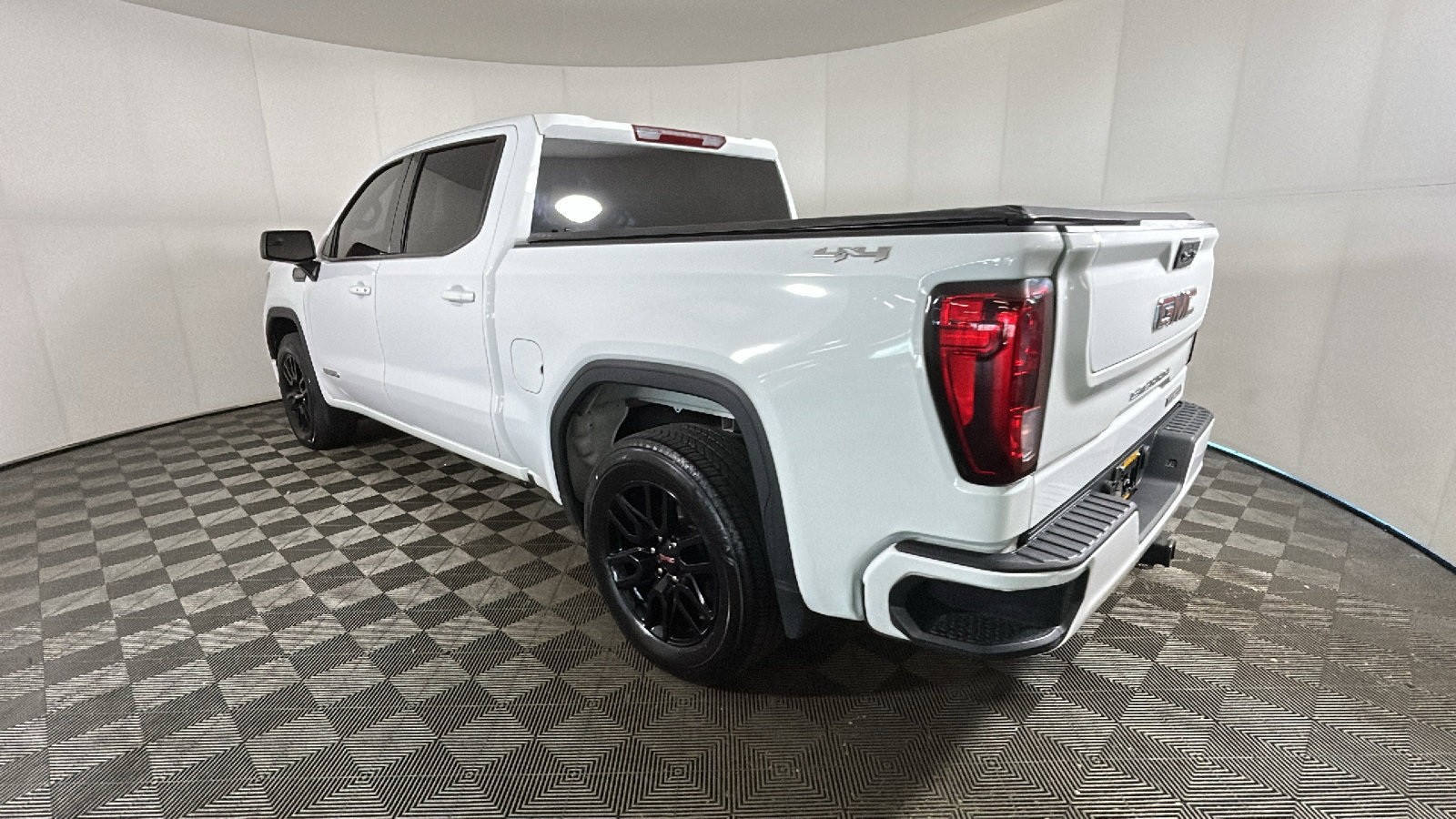 Used 2024 GMC Sierra 1500 Elevation AWD/4WD image 5
