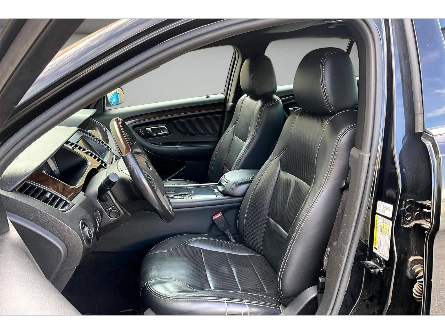 Used 2013 Ford Taurus Limited FWD image 34