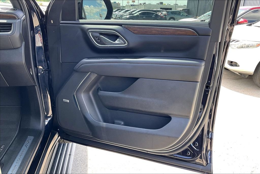 Used 2023 Chevrolet Tahoe High Country w/ Premium Package AWD/4WD image 24