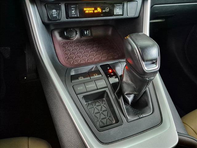 Used 2019 Toyota RAV4 Limited FWD image 11