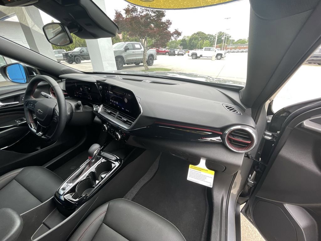 Certified 2025 Chevrolet Trax RS w/ Driver Confidence Package FWD image 28