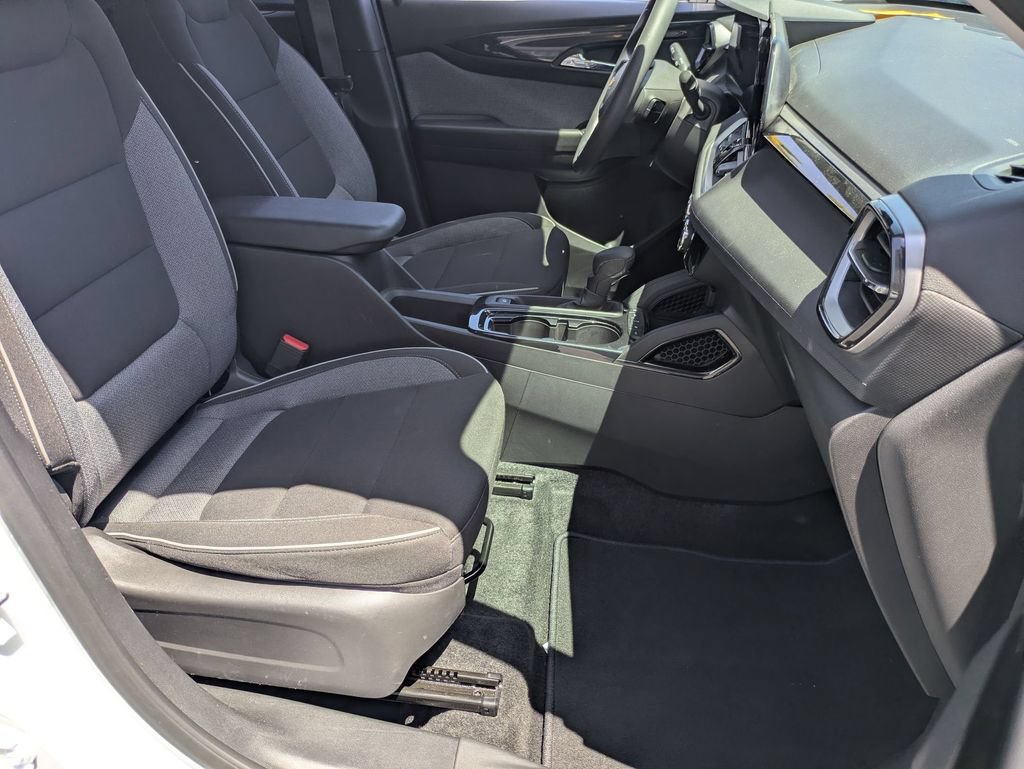 Used 2025 Chevrolet TrailBlazer LT AWD/4WD image 27