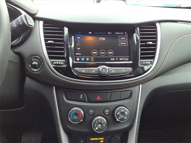 Used 2022 Chevrolet Trax LT w/ LT Convenience Package image 13