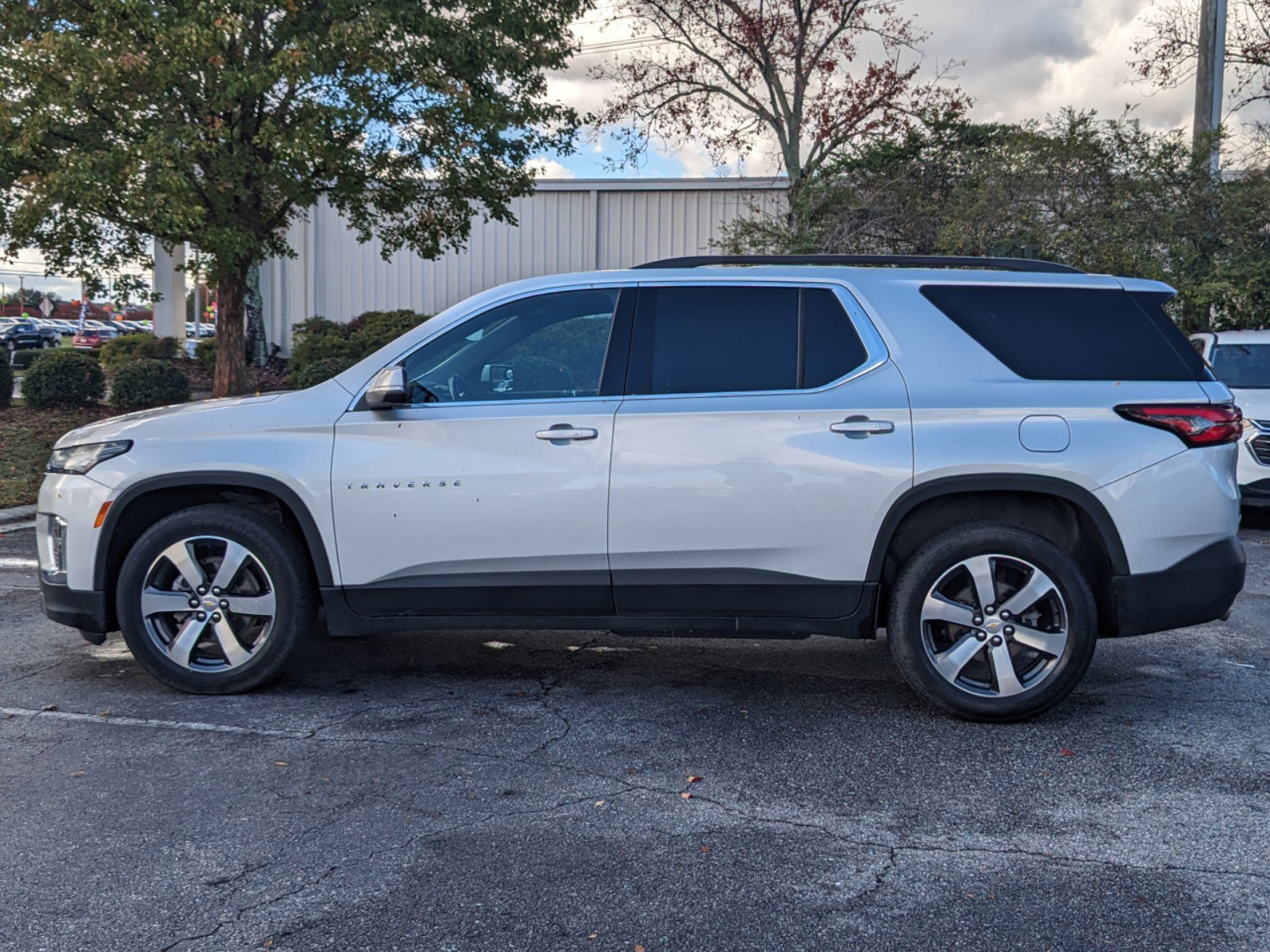 Used 2022 Chevrolet Traverse LT w/ LT Premium Package image 7