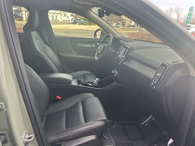 Certified 2025 Volvo XC40 B5 Plus image 15
