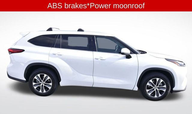 Used 2022 Toyota Highlander XLE image 7