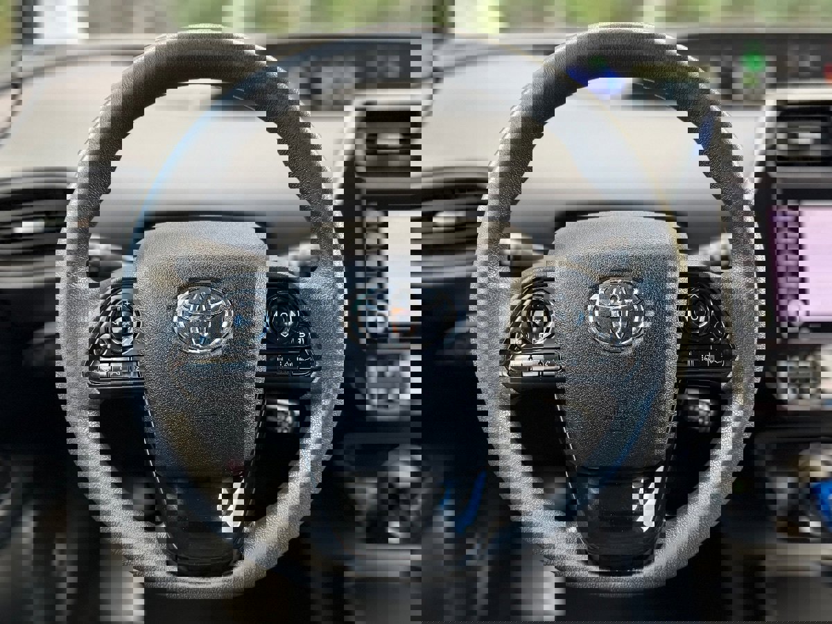 Used 2021 Toyota Prius LE w/ Carpet Mat Package (TMS) FWD image 18