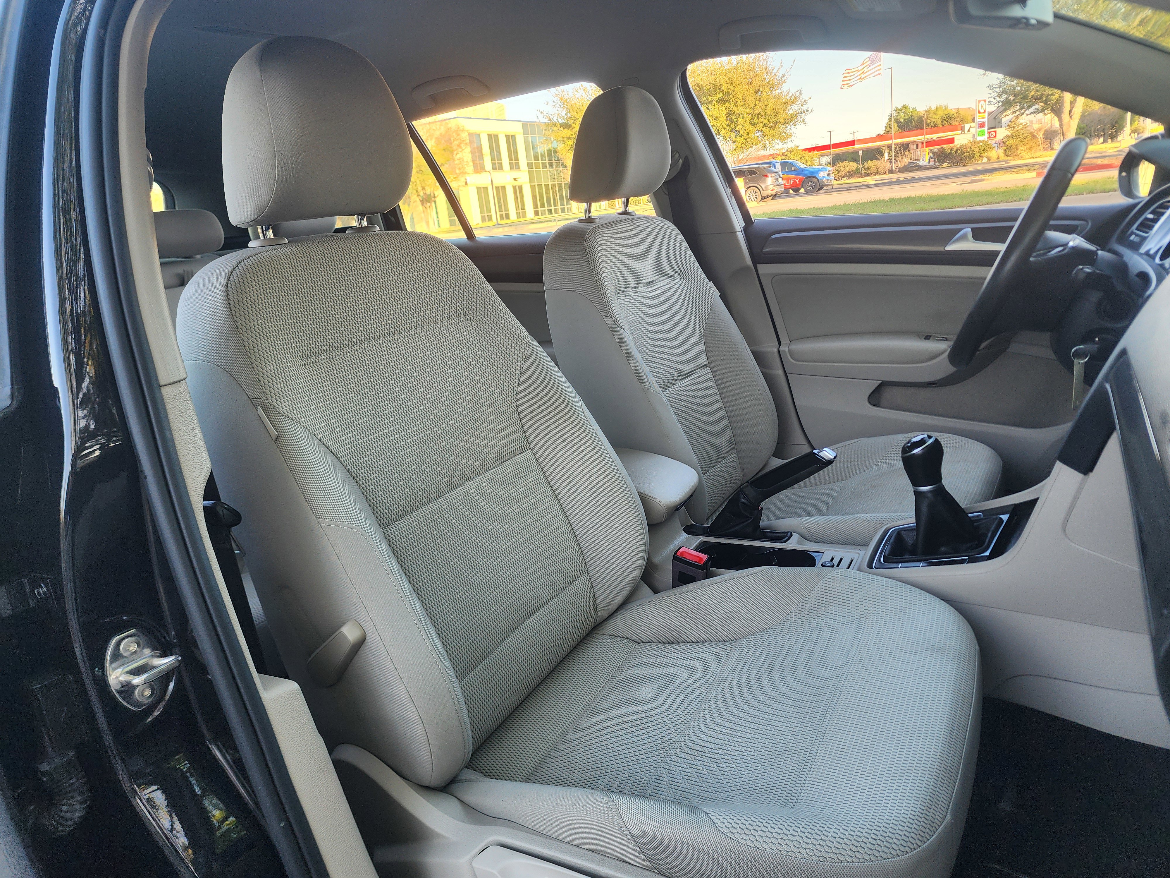 Used 2019 Volkswagen Golf S image 14