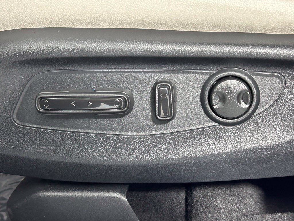 Used 2025 Honda CR-V EX-L image 32