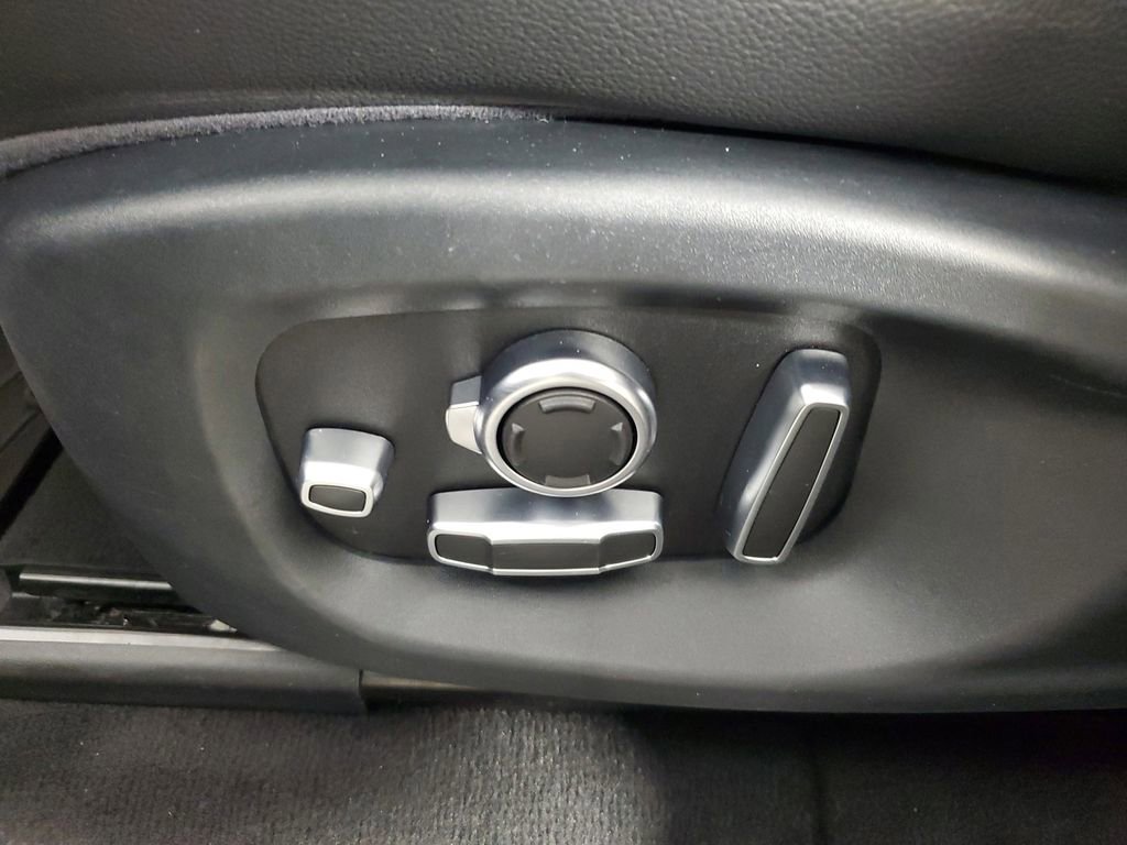 Used 2018 Jaguar F-PACE R-Sport image 21