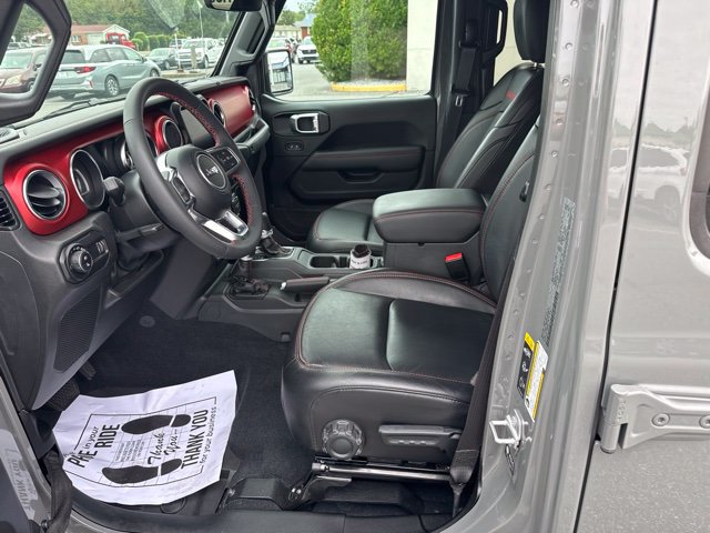 Used 2023 Jeep Gladiator Rubicon w/ Cold Weather Group AWD/4WD image 17