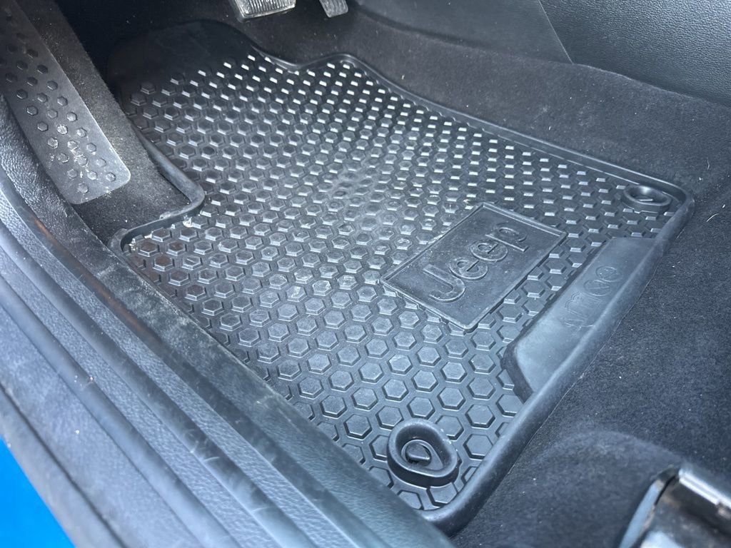 Used 2022 Jeep Cherokee Trailhawk w/ Trailer Tow Group image 23