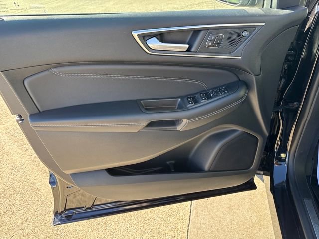Used 2024 Ford Edge Titanium w/ Cargo Accessory Package image 9