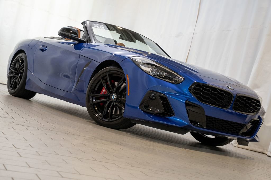 Used 2025 BMW Z4 M40i w/ Edition image 2