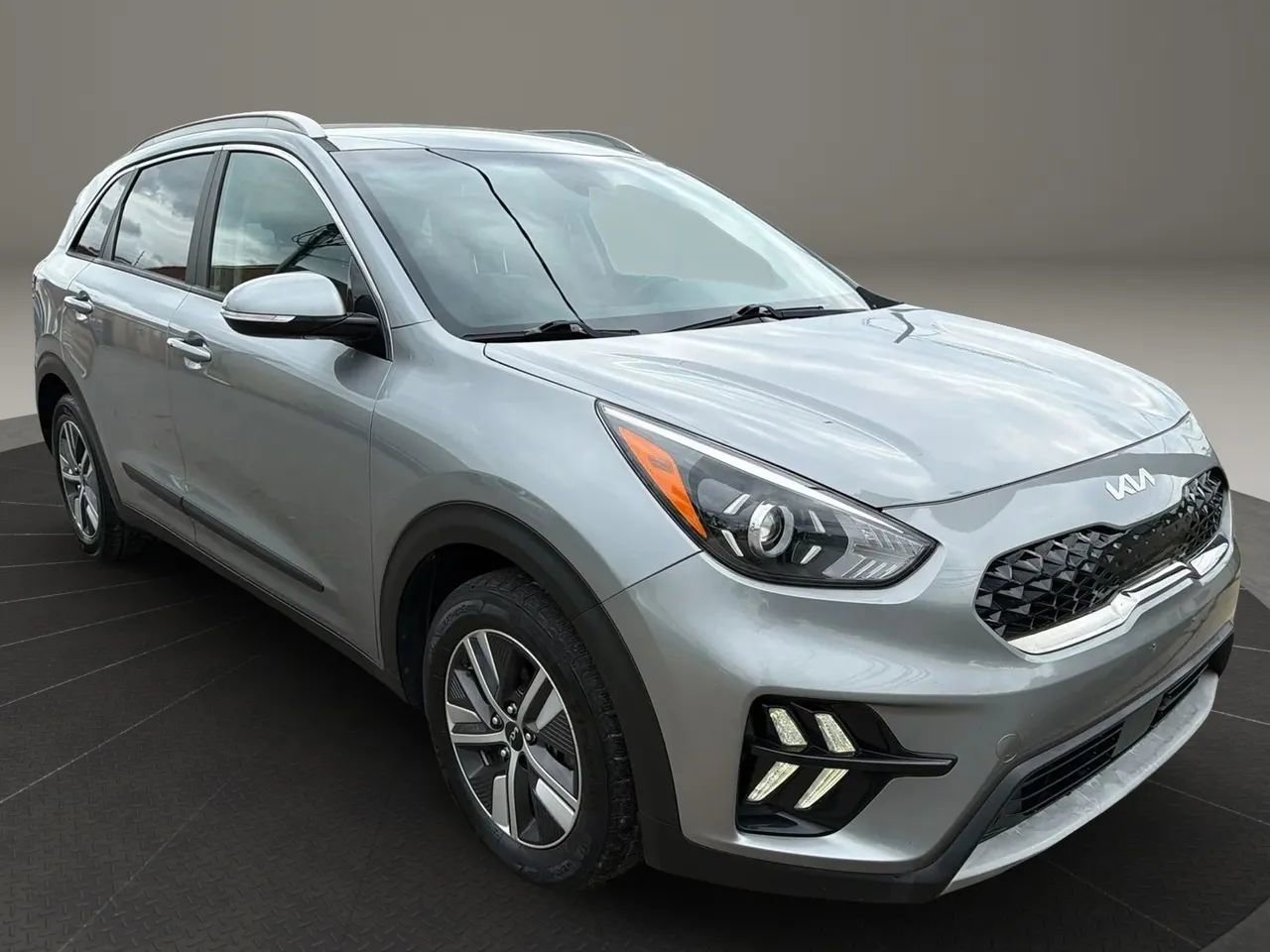 Used 2022 Kia Niro EX FWD image 3