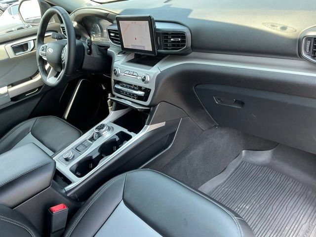 Used 2024 Ford Explorer XLT w/ Equipment Group 202A AWD/4WD image 28
