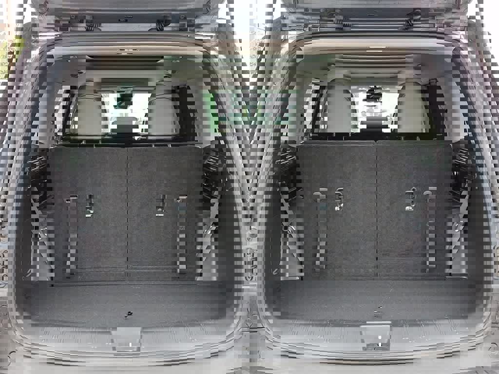 Used 2025 Hyundai Santa Fe Limited image 33