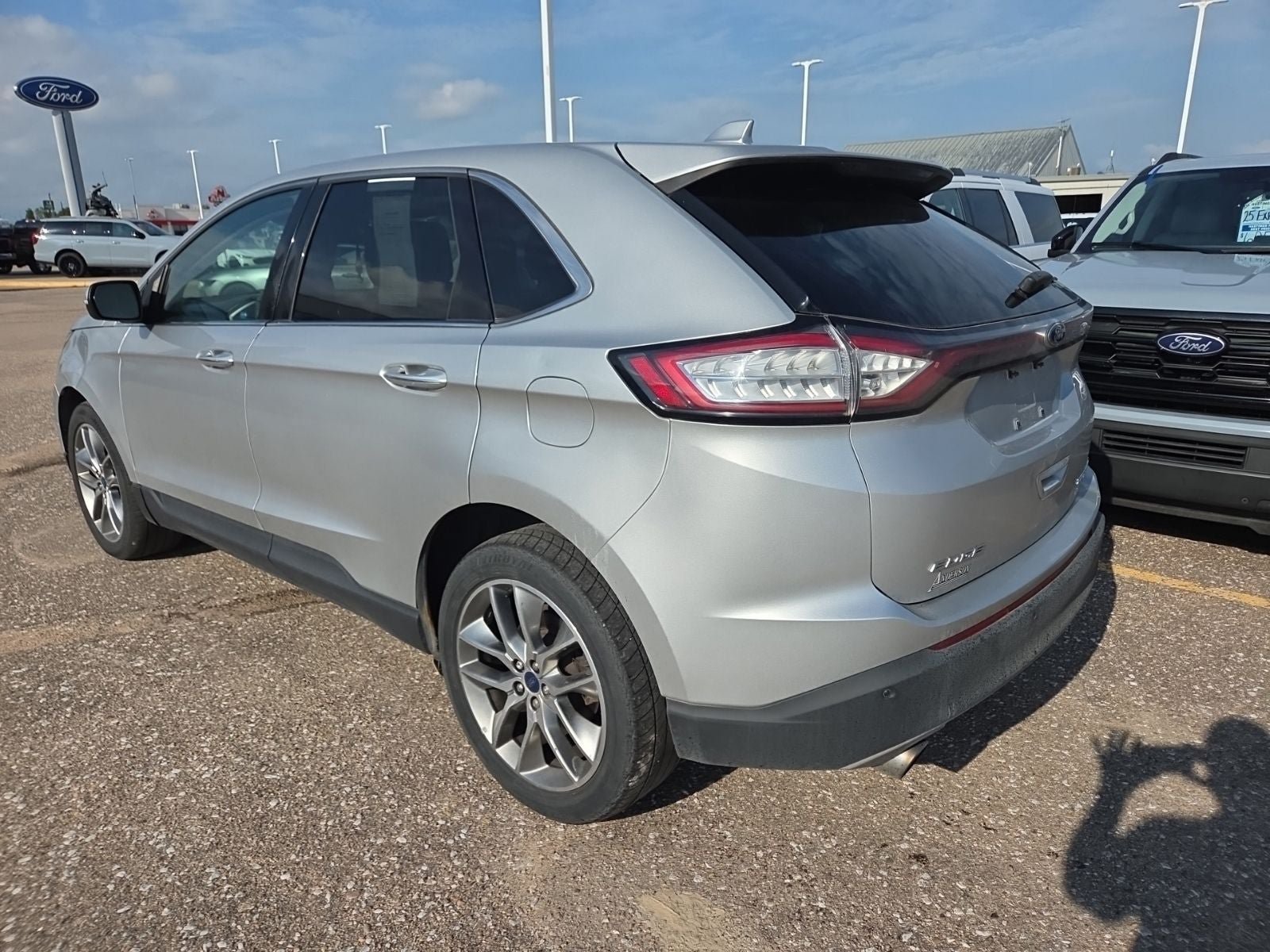 Used 2016 Ford Edge Titanium w/ Technology Package AWD/4WD image 3