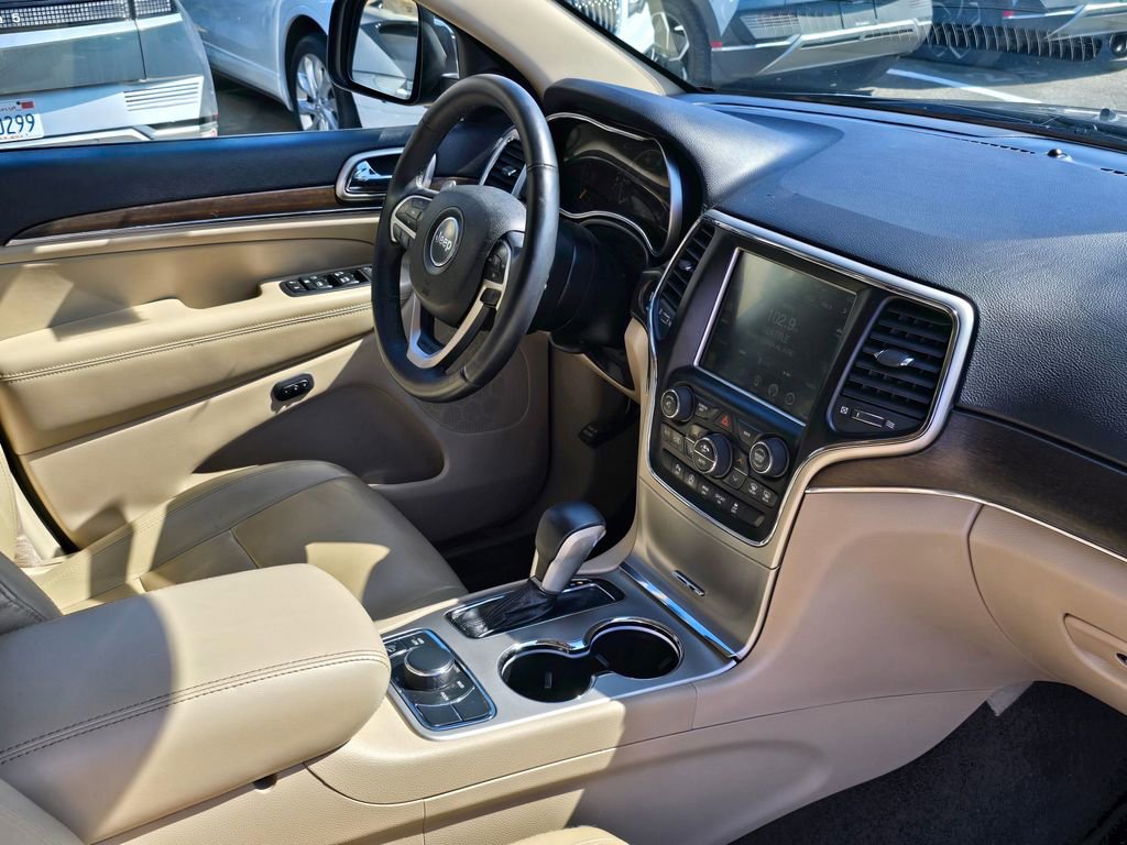 Used 2017 Jeep Grand Cherokee Limited AWD/4WD image 11
