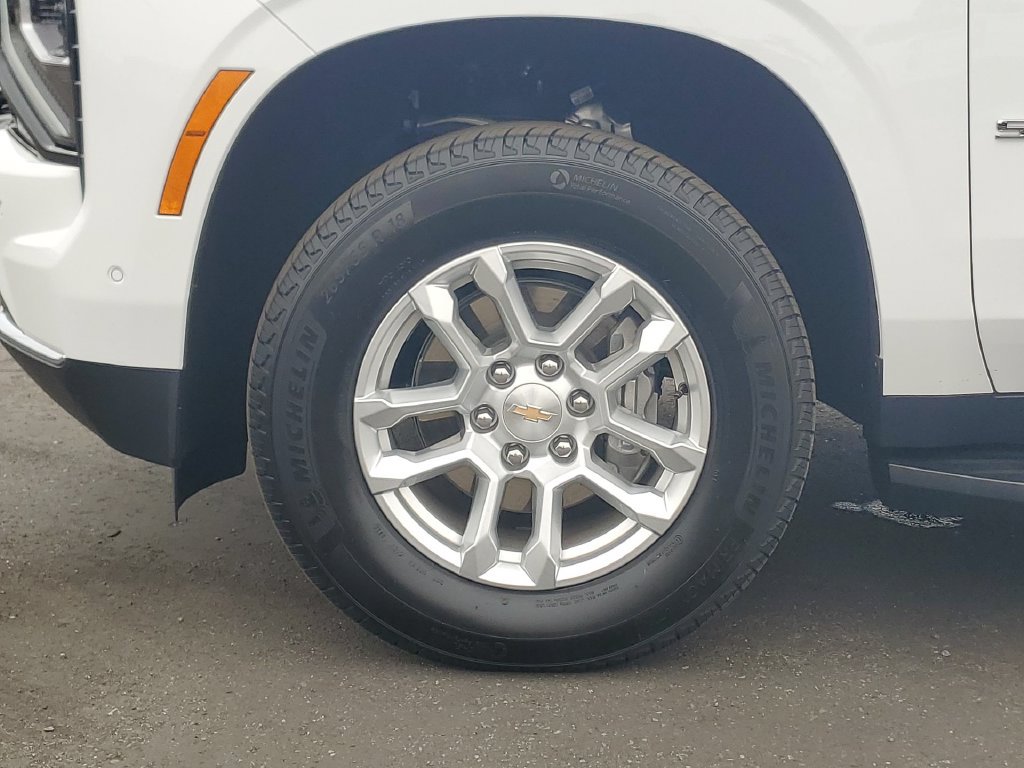 Used 2026 Chevrolet Suburban LS RWD image 32