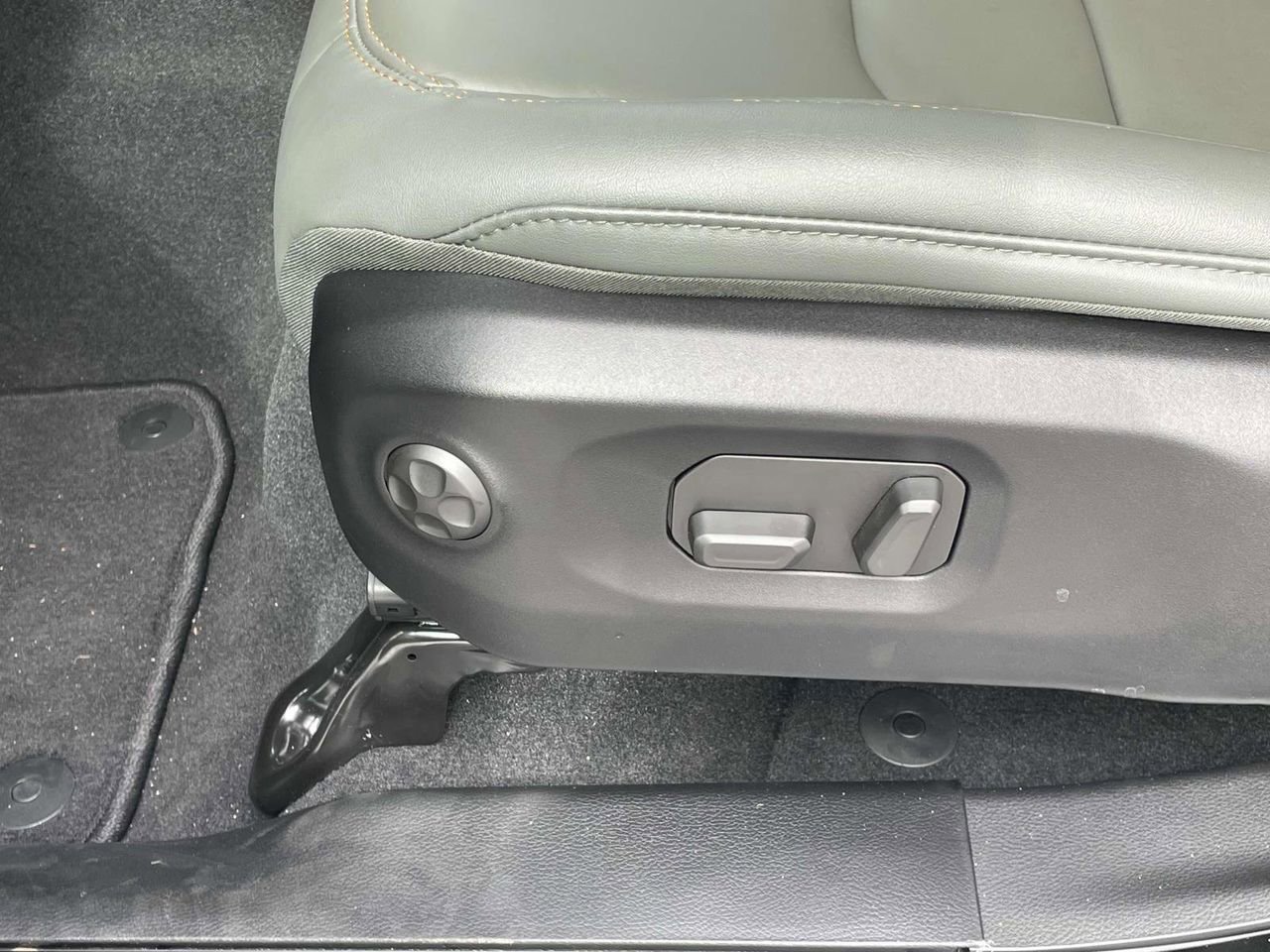 New 2025 Jeep Gladiator Mojave w/ Safety Group image 26