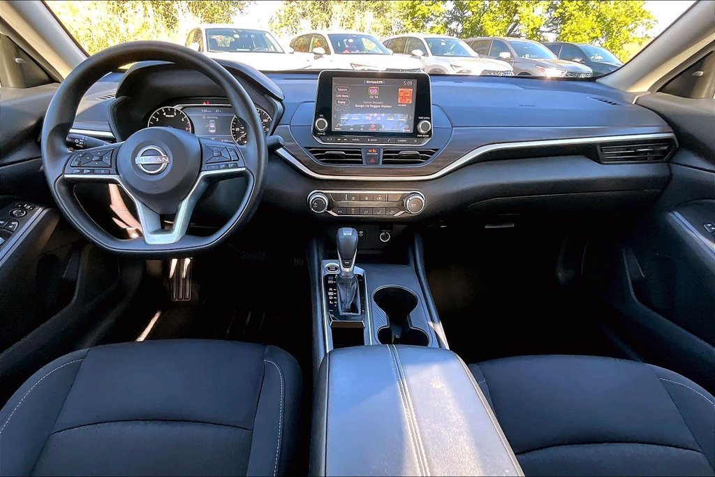 Used 2025 Nissan Altima 2.5 SV FWD image 18