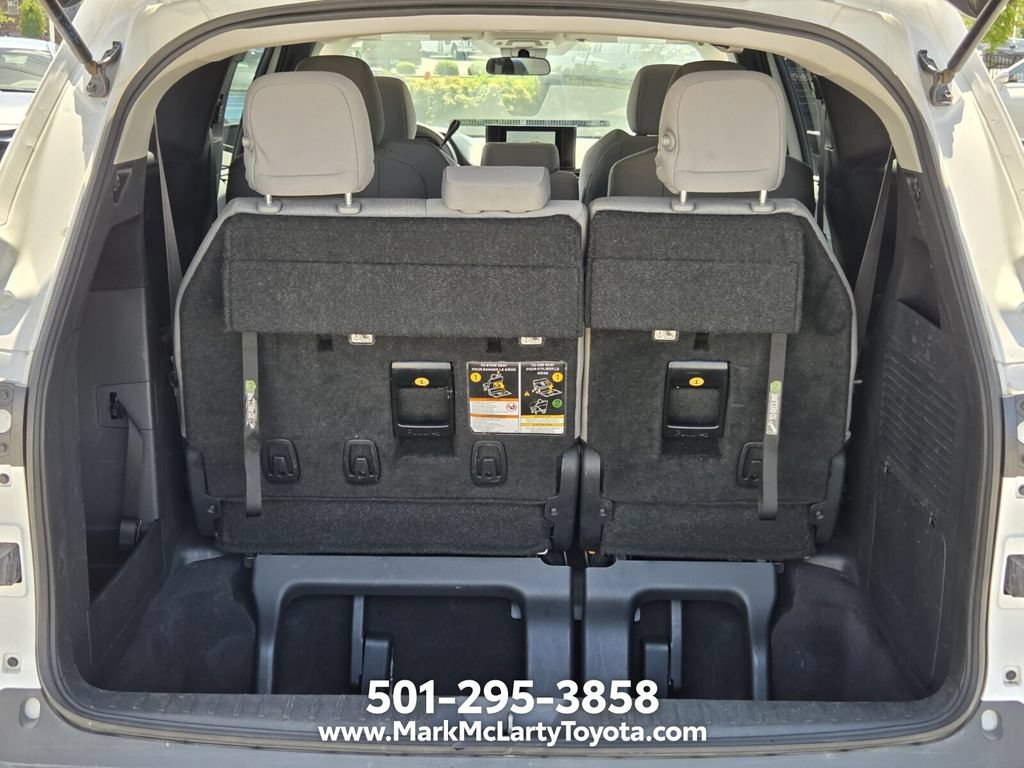 Used 2025 Toyota Sienna LE FWD image 13