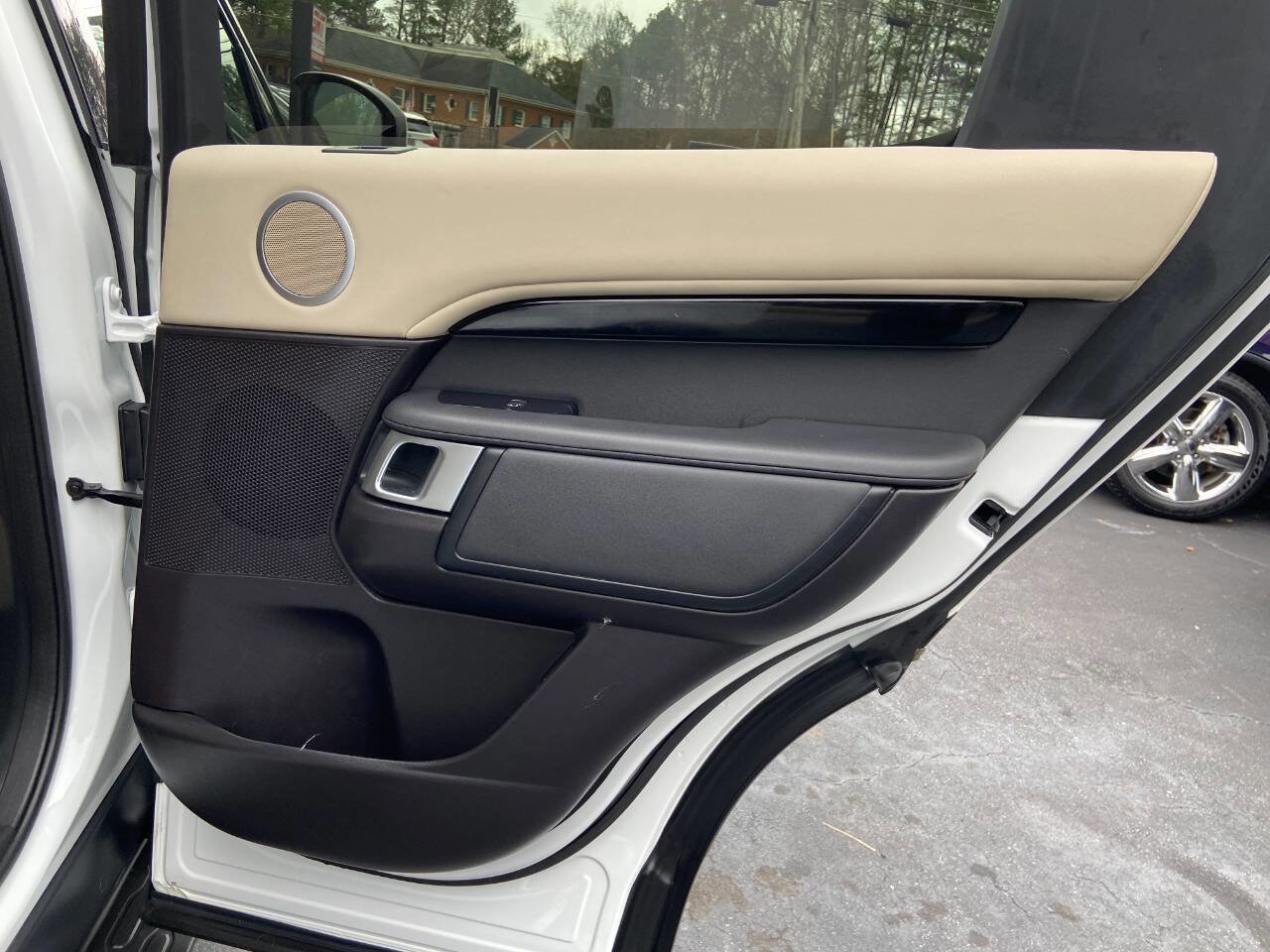 Used 2019 Land Rover Discovery SE AWD/4WD image 21