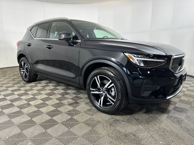 Used 2025 Volvo XC40 B5 Core video 2