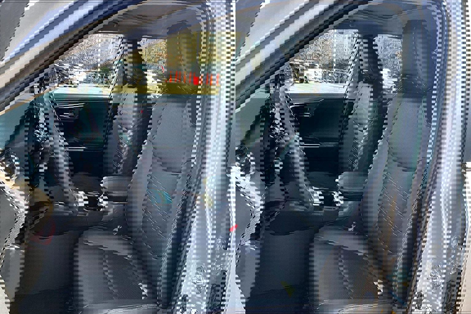 Used 2025 Toyota RAV4 Limited image 24