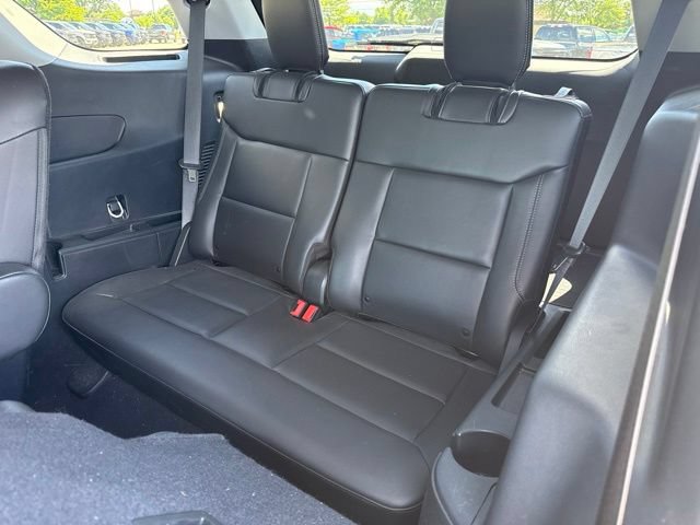 Used 2024 Ford Explorer XLT w/ Equipment Group 202A AWD/4WD image 11