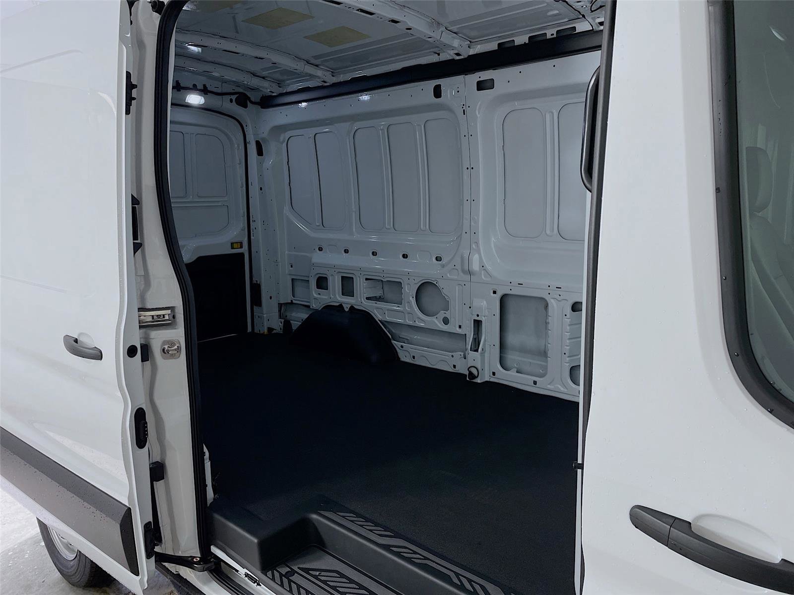 New 2025 Ford Transit 250 148 Medium Roof image 27