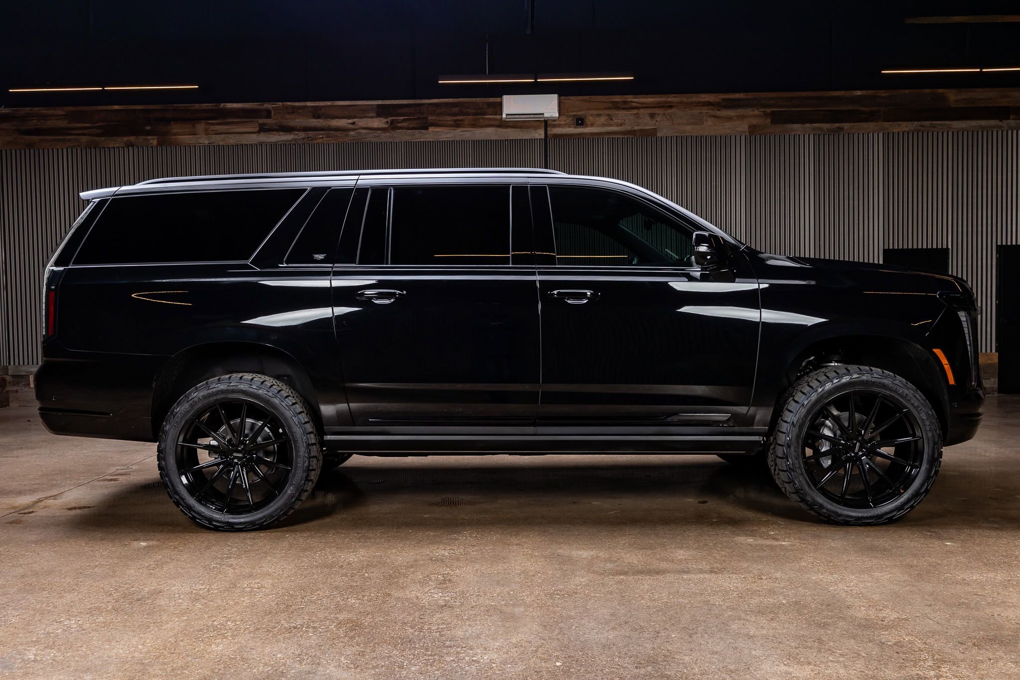 Used 2026 Cadillac Escalade ESV Sport w/ LPO, ONYX Package AWD/4WD image 11