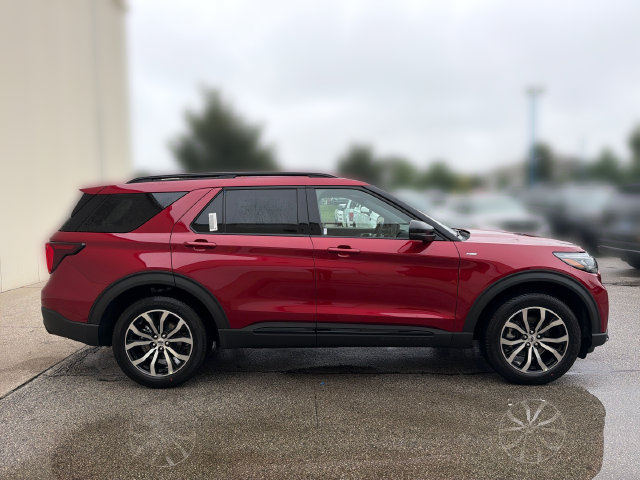 New 2027 Ford Explorer ST-Line AWD/4WD image 4