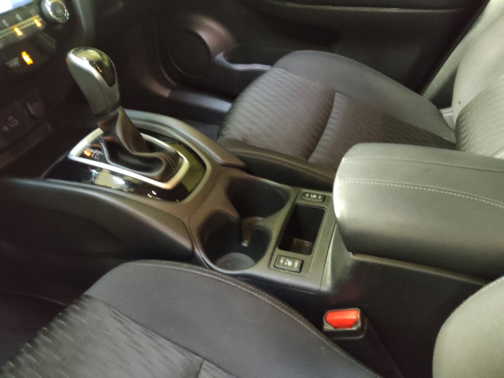 Used 2020 Nissan Rogue SV FWD image 26