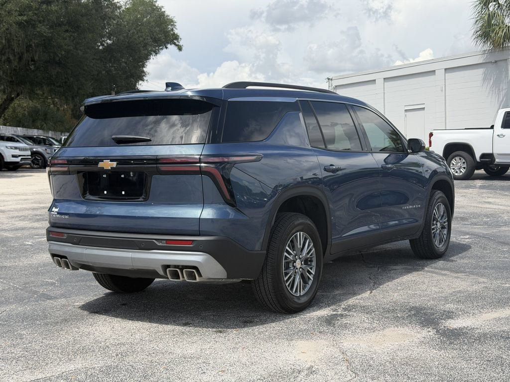 Used 2026 Chevrolet Traverse LT FWD image 4