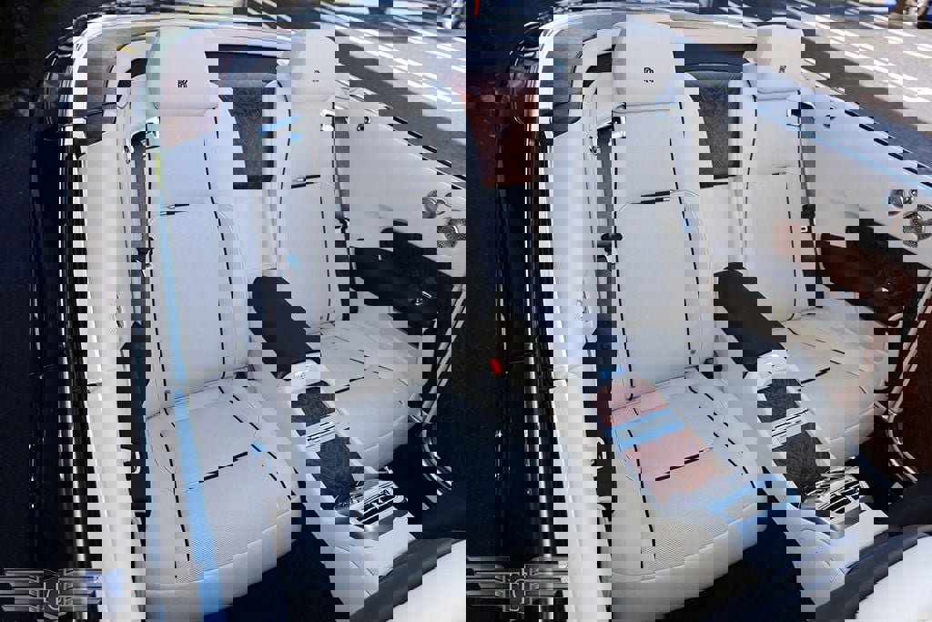 Used 2017 Rolls-Royce Dawn Convertible image 18