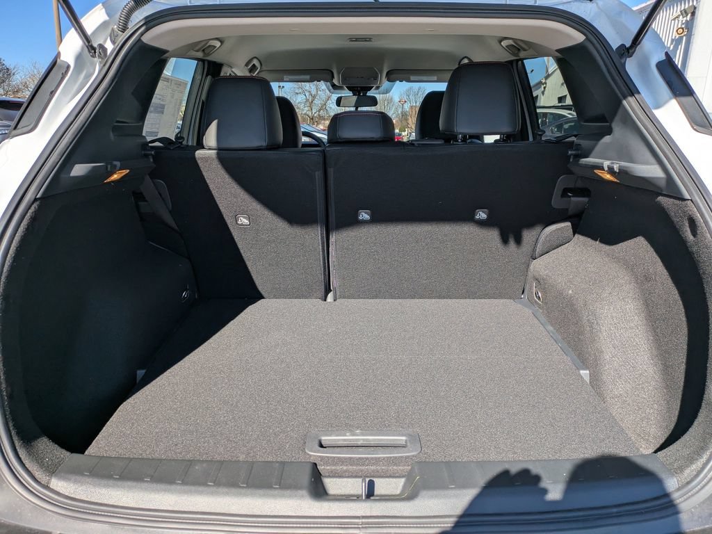 New 2026 Nissan Kicks SR w/ Cold Weather Package FWD image 13