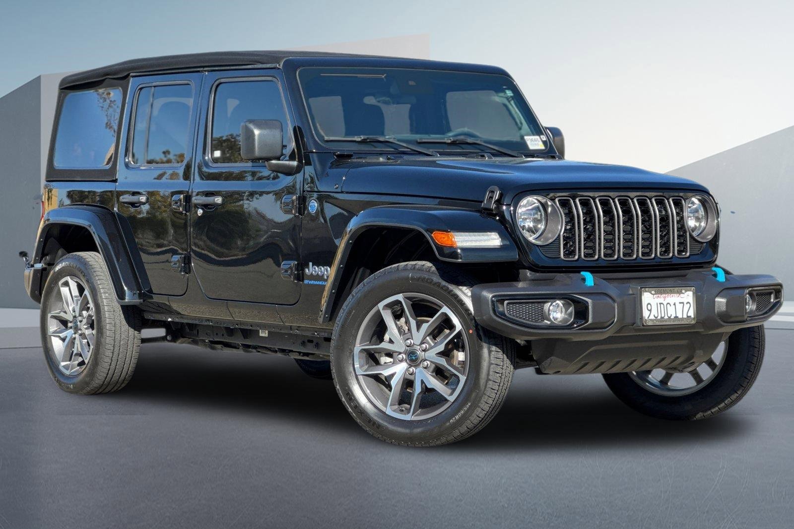 Used 2024 Jeep Wrangler Unlimited image 2