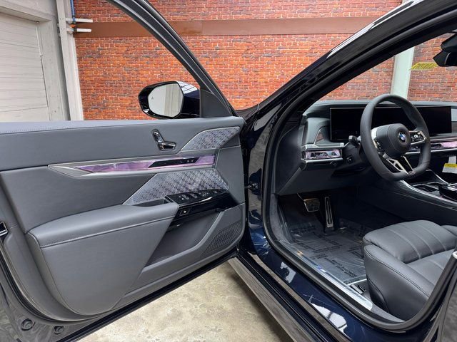 Used 2026 BMW 760i xDrive image 9
