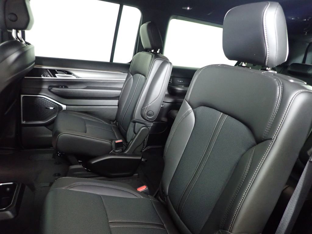 New 2026 Jeep Grand Wagoneer L 4WD image 39