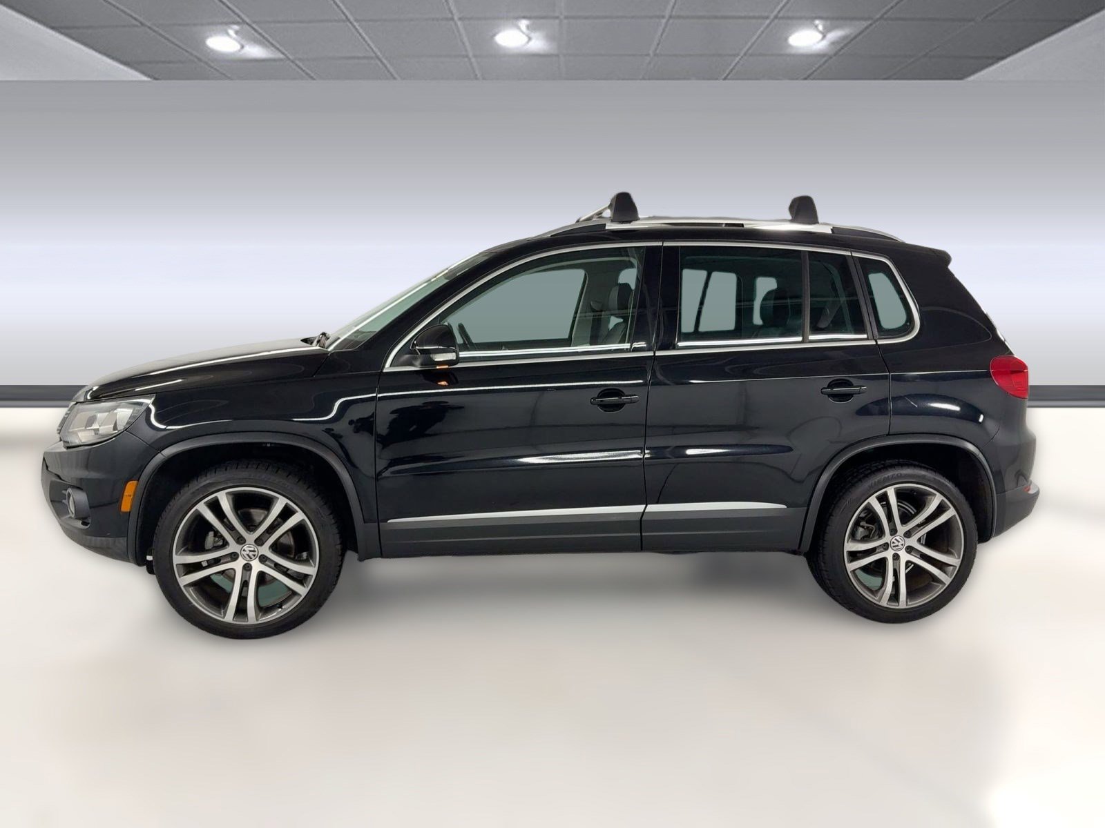 Used 2017 Volkswagen Tiguan SEL image 2