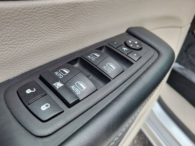 Used 2023 Chrysler Pacifica Limited image 22