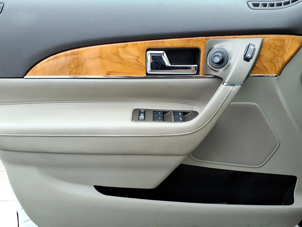 Used 2013 Lincoln MKX AWD image 18