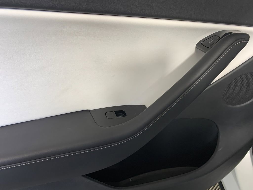 Used 2020 Tesla Model Y Long Range image 30